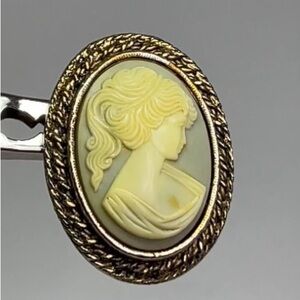 Vintage PERI marked Cameo Pin Brooch with Pendant Hook